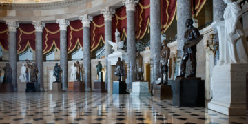 Az amerikai kongresszus díszcsarnokából viszik a sértő szobrokat