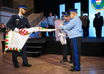 30 év után kapott csapat zászlót a repülőtéri rendőrség