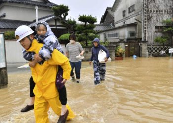 A felhőszakadások miatt t﻿öbb mint egymillió embert evakuálnak Japánban