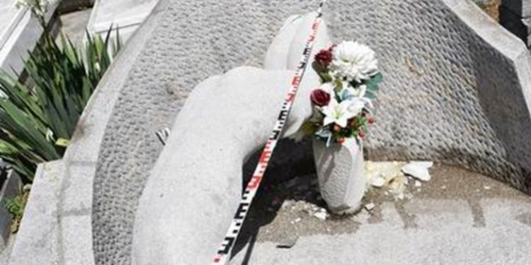 Elfogták a salgótarjáni temetőrongálót