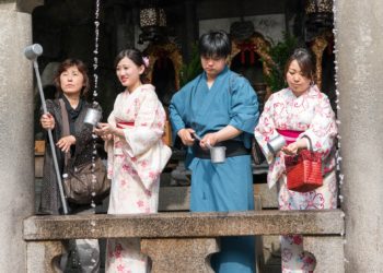 A Cambridge-i Egyetem új tanulmánya szerint a média ideális anyaképe nagy teher a dolgozó nőknek Japánban