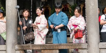 A Cambridge-i Egyetem új tanulmánya szerint a média ideális anyaképe nagy teher a dolgozó nőknek Japánban