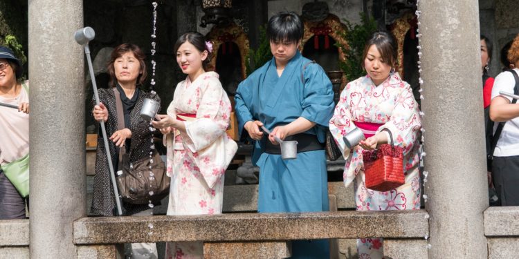 A Cambridge-i Egyetem új tanulmánya szerint a média ideális anyaképe nagy teher a dolgozó nőknek Japánban