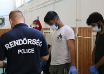 Két magyar állampolgár csempészett illegális bevándorlókat
