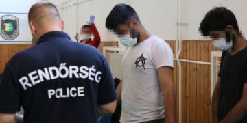 Két magyar állampolgár csempészett illegális bevándorlókat