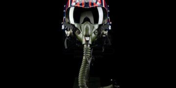 Tom Cruise sisakjára is lehet licitálni egy amerikai árverésen