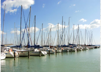 Balatonon horgonyzó vitorlásokból lopott nagy értékű hajózási felszerelést -nyomozás lezárult (videó)