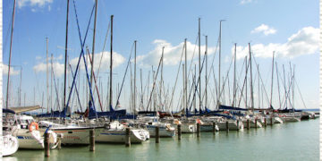 Balatonon horgonyzó vitorlásokból lopott nagy értékű hajózási felszerelést -nyomozás lezárult (videó)