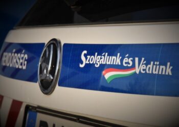 Ittas barátnőjének adta át a kormányt, a rendőrök elfogták őket