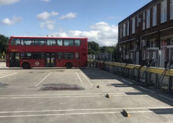 Londonban egy buszgarázsból csinálnak elektromos erőművet