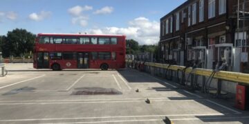 Londonban egy buszgarázsból csinálnak elektromos erőművet