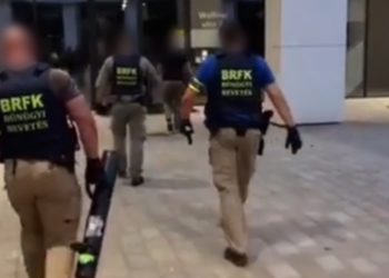 Fiatal lányok futtatóin ütöttek rajta a budapesti rendőrök (videó)