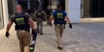 Fiatal lányok futtatóin ütöttek rajta a budapesti rendőrök (videó)