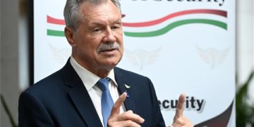 Az Order of Security nagykereszt kitüntetést vette át Farkas Bertalan