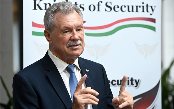 Az Order of Security nagykereszt kitüntetést vette át Farkas Bertalan