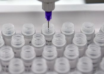 Tömeges és ingyenes koronavírus elleni oltást ígér októberre Moszkva