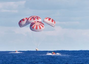 Leszállt a Crew Dragon a Mexikói-öbölben (videó)