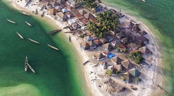 Bali partjainál több mint tízezer teknősfiókát engedtek a tengerbe (videó)