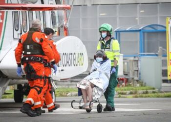 Egy bójába kapaszkodott tizenöt órán át a nyílt tengeren két ír fiatal