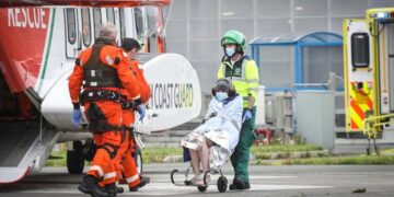 Egy bójába kapaszkodott tizenöt órán át a nyílt tengeren két ír fiatal