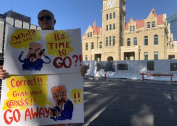 Az állami média épületének védelmét megerősítették Fehéroroszországban