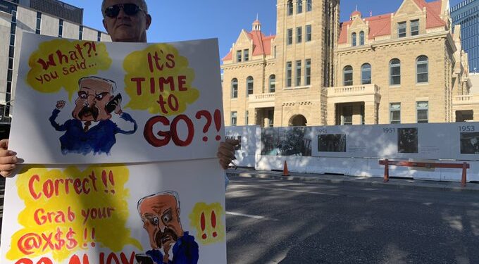 Az állami média épületének védelmét megerősítették Fehéroroszországban