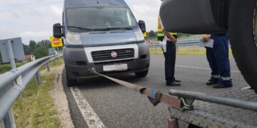 Horrorkaravánt kapcsoltak le a rendőrök (videó)