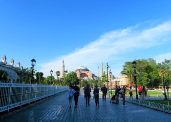 A Hagia Sophia mecsetté alakítását görögországi muszlim imahelyek szenvedik meg