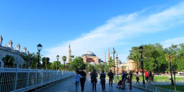 A Hagia Sophia mecsetté alakítását görögországi muszlim imahelyek szenvedik meg