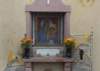 Templom falat bontottak, hogy a perselyhez hozzáférjenek a fiatal elkövetők