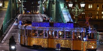 Elindult a fényvillamos Budapesten