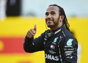 Hamilton beérte Schumachert, és növelte az előnyét