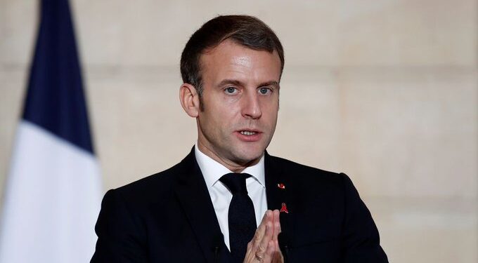 Emmanuel Macron – Visszautasította azokat a vádakat, amelyek szerint csökkennek a szabadságjogok Franciaországban