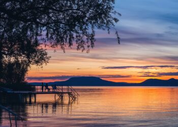 Colorful sunset at lake Balaton i