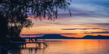 Colorful sunset at lake Balaton i
