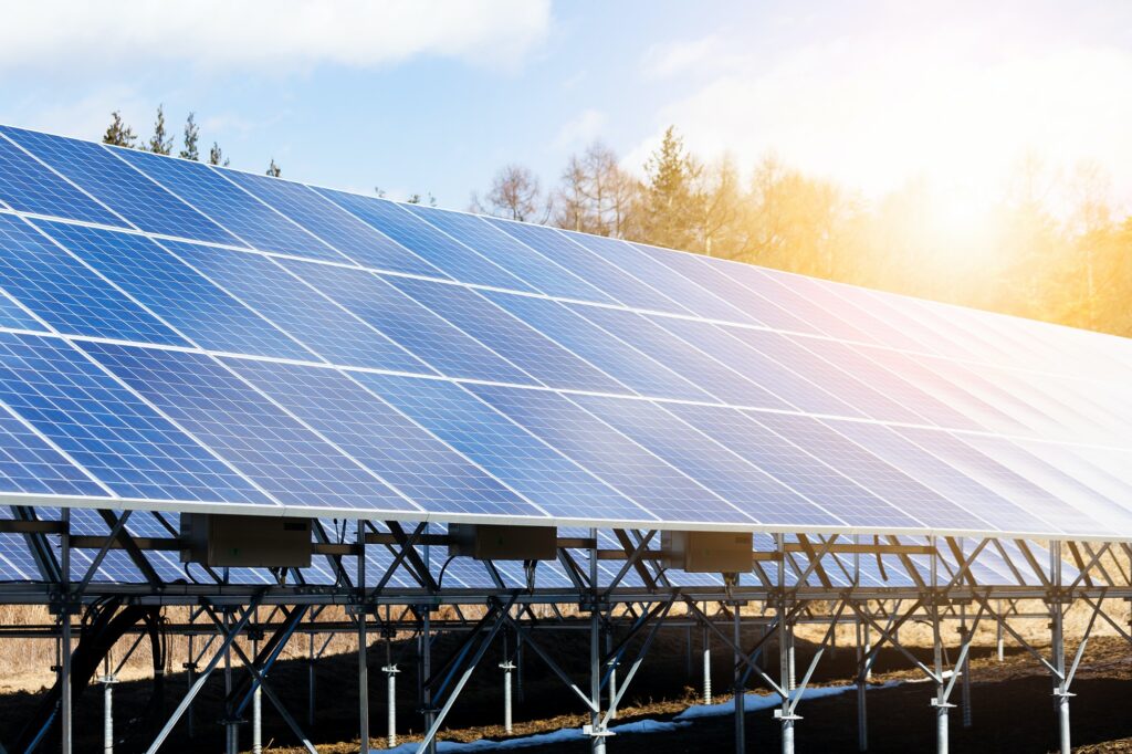 Power plant using renewable solar energy with sun