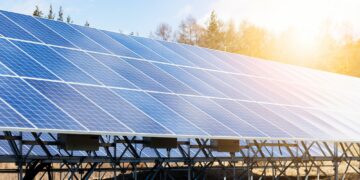 Power plant using renewable solar energy with sun